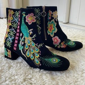 Johnny Was Retro Peacock Bootie Size 40